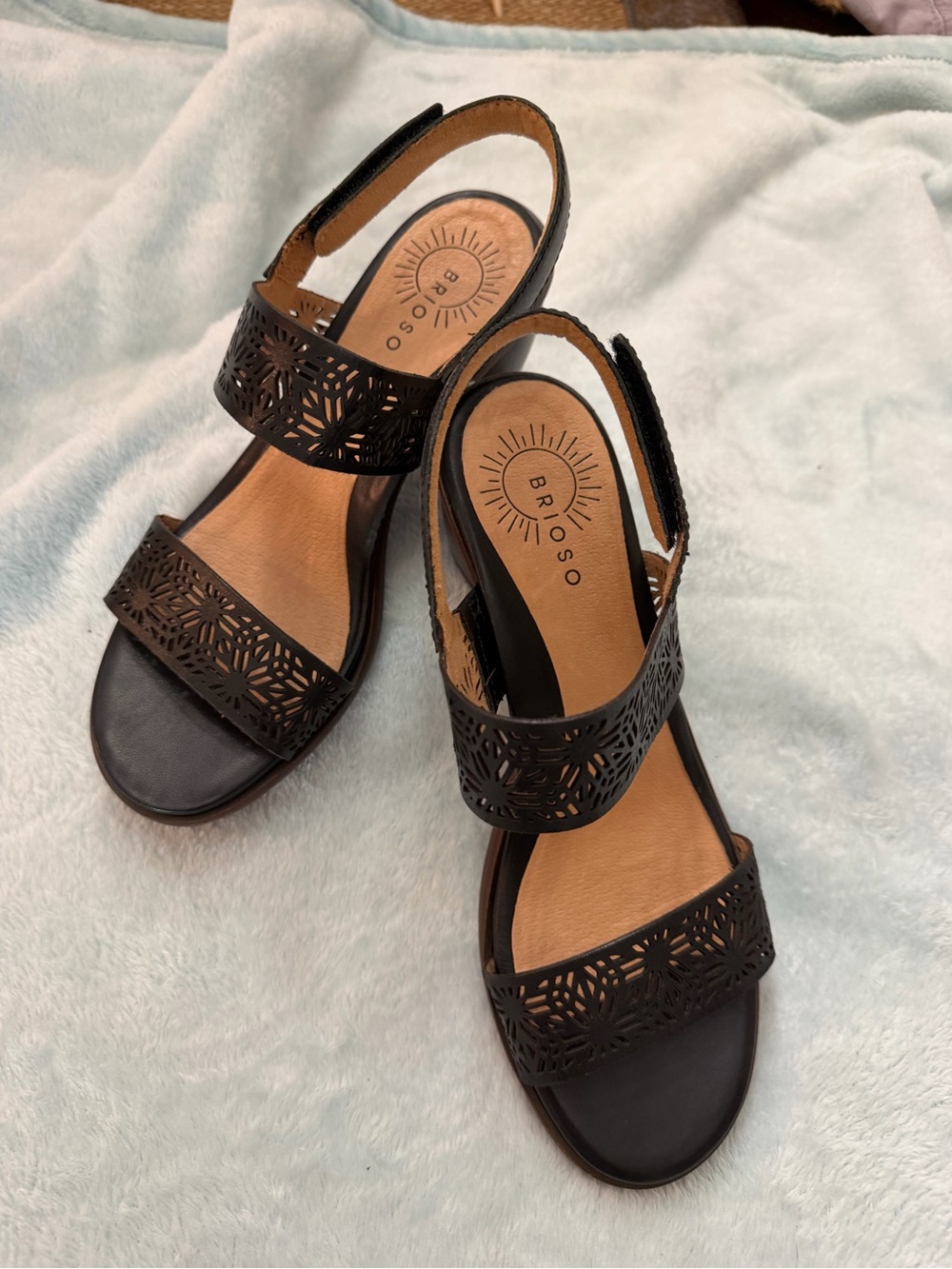 BRIOSO Black Laser-Patterned Slingback Sandals
